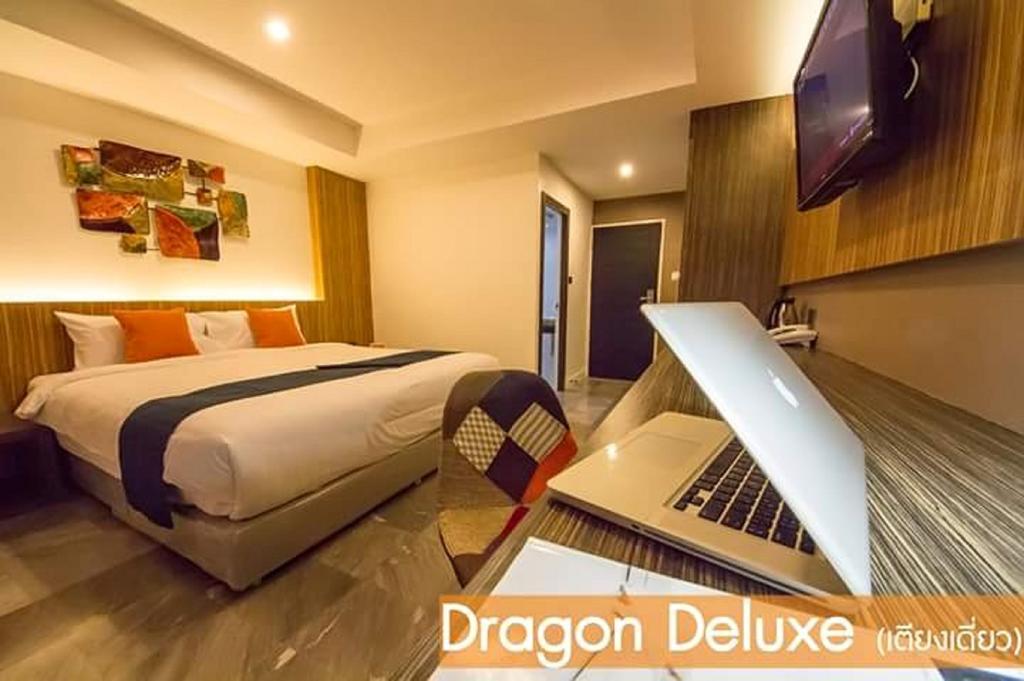 Dragon River Avenue Hotel Phitsanulok Exterior photo