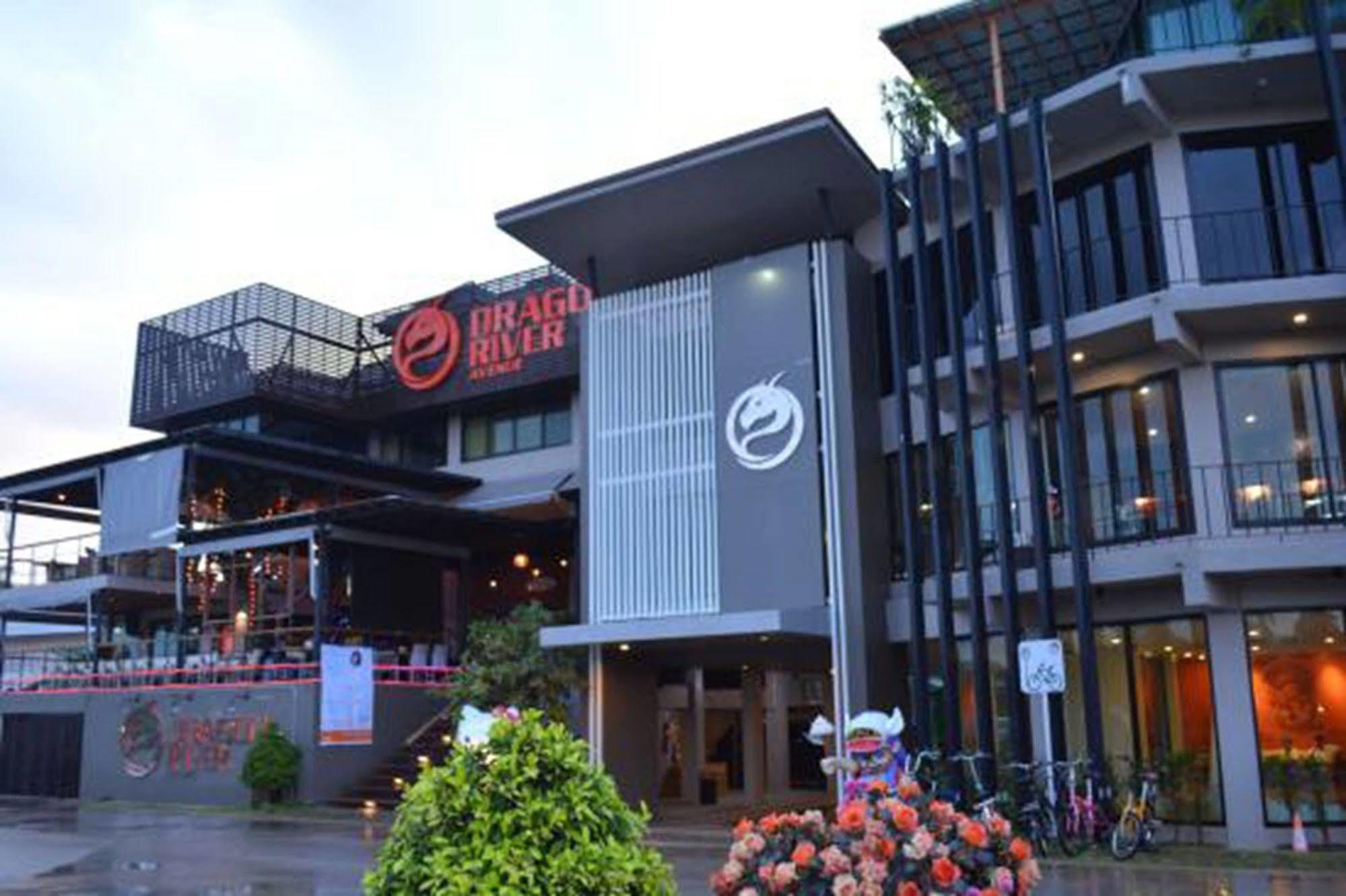 Dragon River Avenue Hotel Phitsanulok Exterior photo